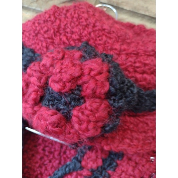 Vintage Handmade Red Black Crochet Wrap & Hat Set Fuzzy Acrylic Fringe - Picture 8 of 9
